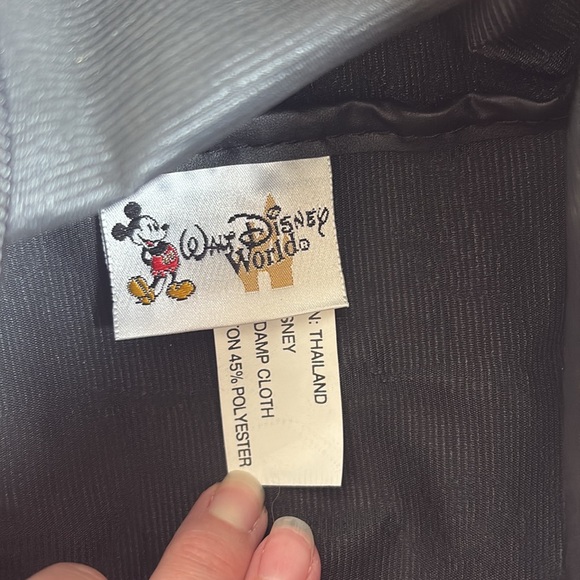 Disney’s Winnie the Pooh vintage Tapestry Carpet Travel Bag - Picture 3 of 5